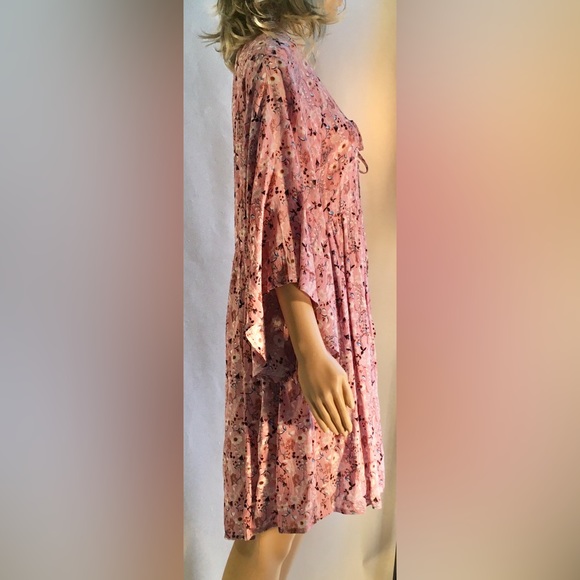 Bohemian dress, pink w/ tiny floral print, deep lace-up V neck, bell sleeves. S - Picture 6 of 12